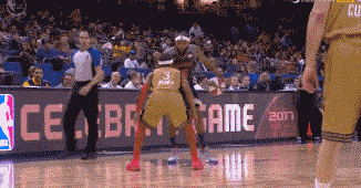 路易斯-迪亚斯导致阿什拉夫受伤，摩洛哥记者：你是个罪犯（阿什拉夫受伤引争议，摩洛哥记者怒斥路易斯-迪亚斯：“你是罪犯”）