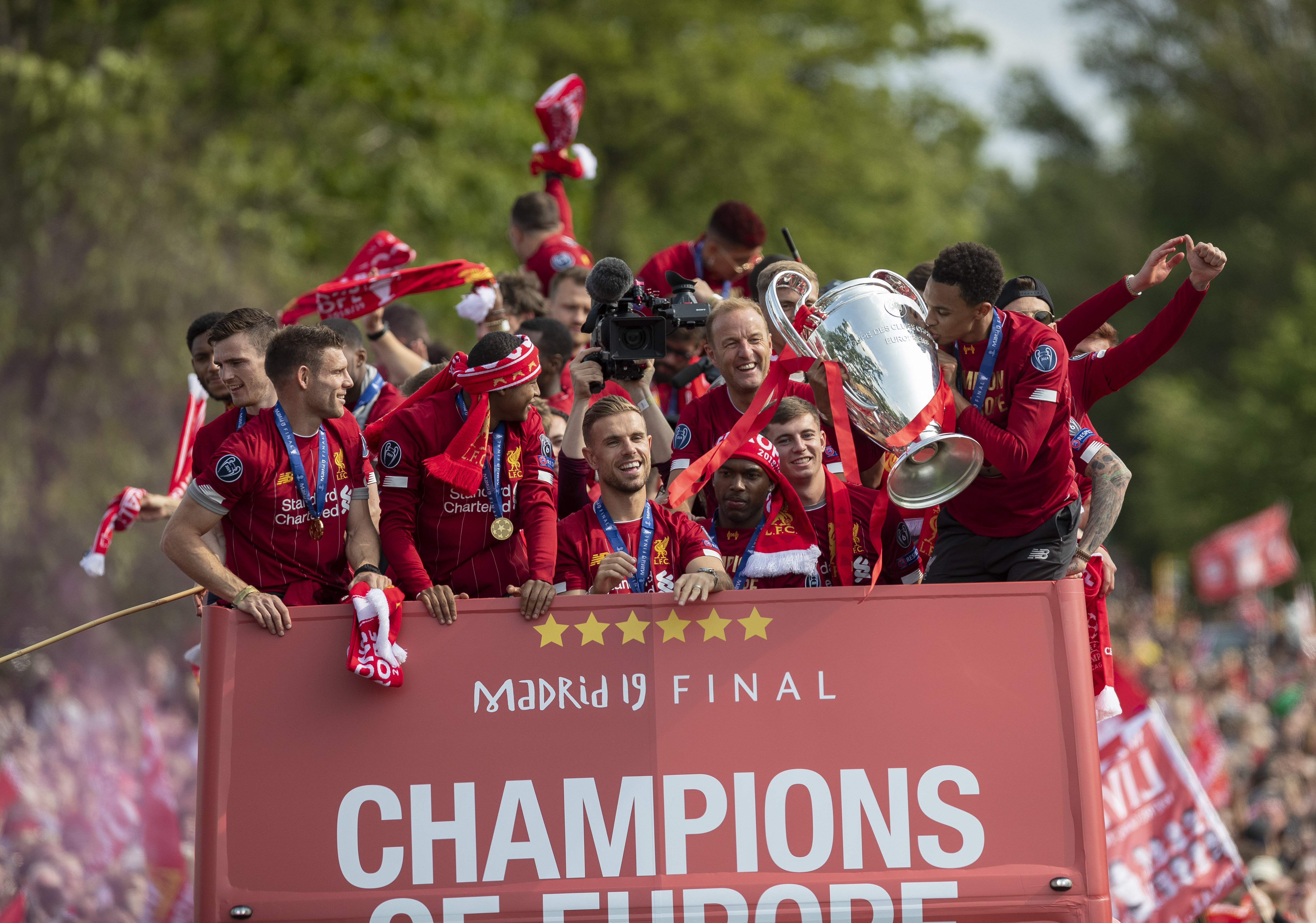 NBA新秀观察：状元秀首战表现亮眼,（NBA新秀焦点：状元首秀惊艳表现）