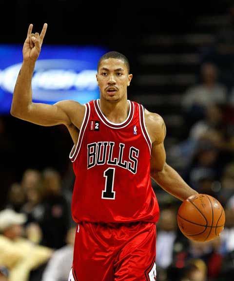 伊宁队问鼎2025年“喀什杯”李景亮现身现场和球员共跳新疆舞庆祝（2025年“喀什杯”伊宁队夺冠，李景亮到场与球员共跳新疆舞庆祝）