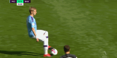 巴萨新球场揭幕战，比赛第10分钟全场球迷高呼梅西名字（巴萨新主场揭幕战第10分钟，全场球迷齐声呼喊梅西）