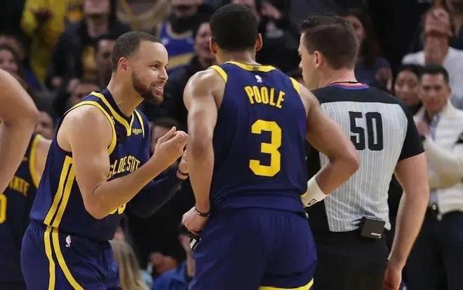 安东尼奥：拜合拉木一直在给球队带来帮助；我让球员远离外界评论（安东尼奥谈拜合拉木：他持续为球队做贡献，我要求球员远离外界舆论）