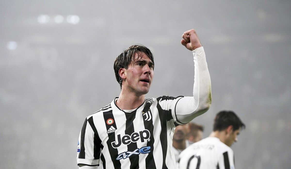 足球裁判规则误区解析（足球裁判规则常见误区解读）