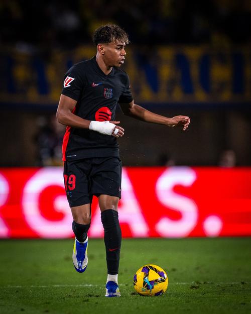 篮球CBA官方公布比赛精彩瞬间（CBA官方发布赛场精彩瞬间集锦）