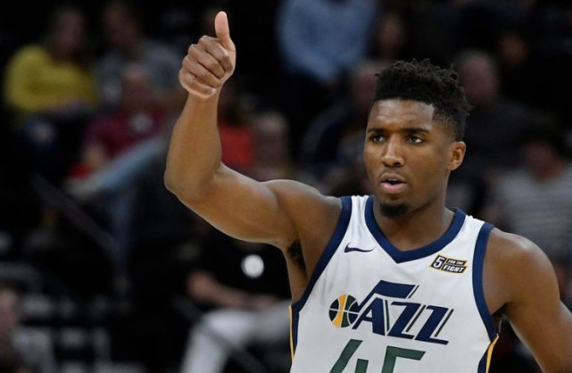 肖赧：现在炒掉米利西奇可能性小，热身赛输球不触发下课（肖赧：热身赛输球不等同下课，米利西奇短期被解雇可能性不大）