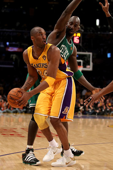 创造历史！弗拉格成为NBA历史上单场助攻上双最年轻的球员（刷新纪录！弗拉格成NBA最年轻的单场助攻上双球员）