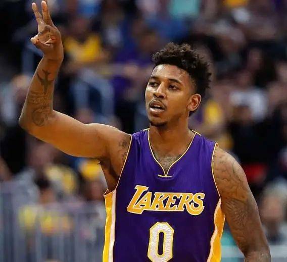 伊尔迪兹：胜利永远属于全队，我很高兴能为戴维送出助攻（伊尔迪兹：胜利属于整个团队，能为戴维送出助攻让我很开心）